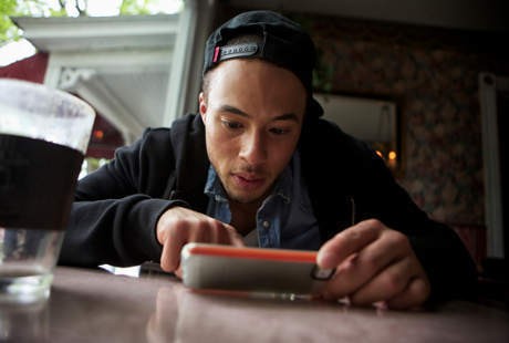 Sering Pakai Smartphone? Hati-hati Kena Text Neck