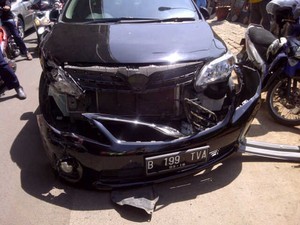 Rem Blong, TransJ Terlibat Kecelakaan dengan 5 Mobil