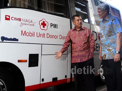 PMI Mendapat Satu Unit Mobil Donor Darah