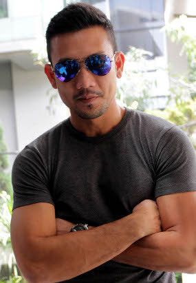 Denny Sumargo Shock Tiba-tiba Dicium dan Digigit Fans