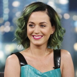 Katy Perry Tampil Seksi di Iklan Kosmetik