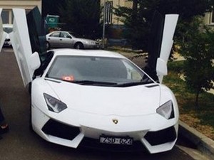 Wow, Wanita Ini Dikasih Lamborghini Aventador oleh Sang Kekasih