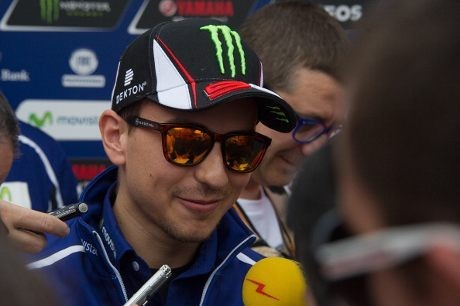 Lorenzo Kuasai Sesi Latihan Bebas Pertama