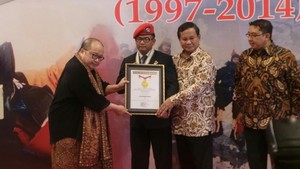 Anak Buah Prabowo Terima Rekor MURI Ucap Takbir di Puncak Everest