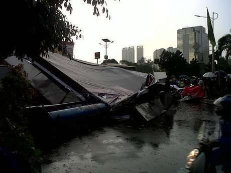 Jokowi Ingin Audit Konstruksi Papan Baliho di Jakarta