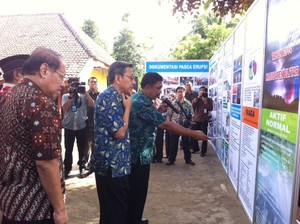 Di Blitar, Boediono Kunjungi Lokasi Rawan Erupsi Gunung Kelud
