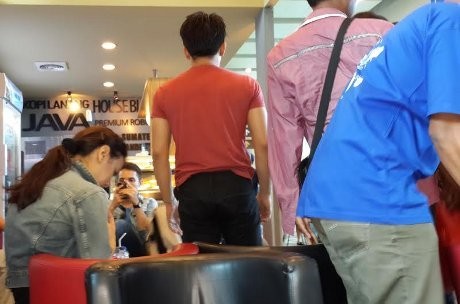 Sstt..Ariel dan Sophia Kepergok Jalan Bareng (Lagi)