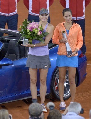 Sharapova Sabet Hat-trick Juara di Stuttgart