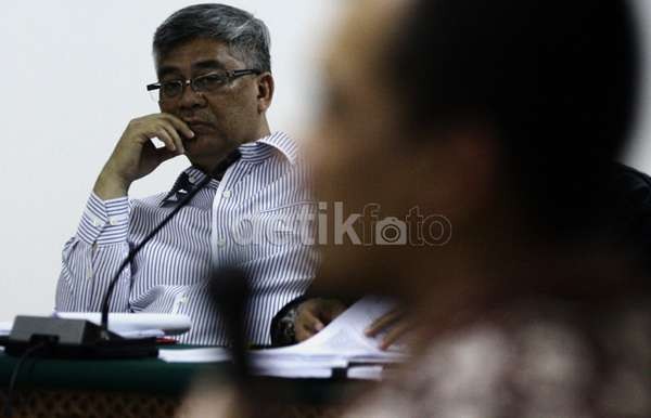 Akil Mochtar Emosi Ditanya Soal Saran Panggil Paksa Ratu Rita