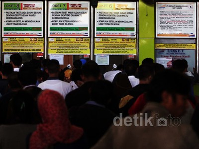 Tiket Kereta Lebaran Ludes Diburu Warga