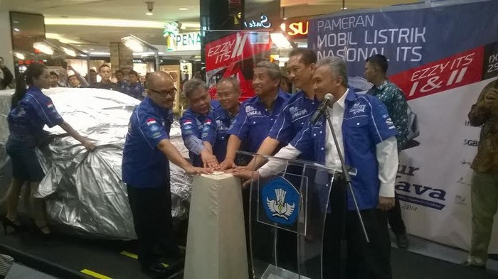 Mendikbud Ingin Mobil Listrik Molina Bisa Jadi Angkot