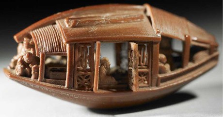 Seniman Cina Buat Patung Miniatur Seukuran 16 Milimeter