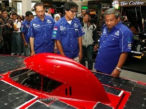 Menteri M Nuh Resmikan Pameran Mobil Listrik