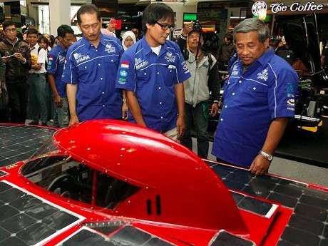 Menteri M Nuh Resmikan Pameran Mobil Listrik