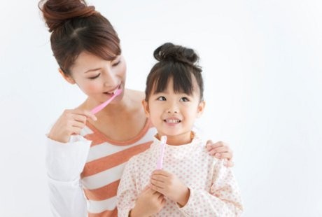 Anak Susah Gosok Gigi? Yuk Contek Cara Nadia Mulya Ajari Anak Merawat Gigi