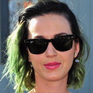 Kisah Cinta Katy Perry yang Berbuah Lagu