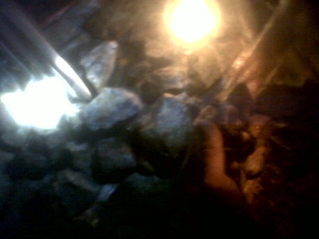 Bersenter, Pencari Batu Akik di Cilandak Jaksel Tetap Semangat Menggali