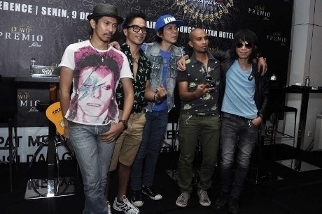 Jenuh Bermusik, Slank Menyepi ke Pantai