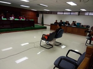 Gaya Sri Mulyani di Pengadilan, Mulai dari Minum Sampai Menawarkan Jaksa Mic