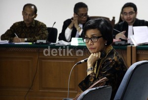 Ditanya Kasus Korupsi Hadi Poernomo, Sri Mulyani Hanya Senyum