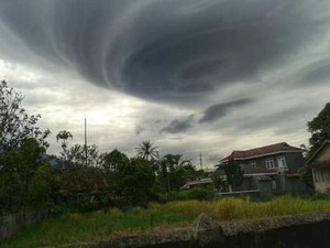 5 Foto Mata-mata Terbaik Edisi Cuaca Ekstrem