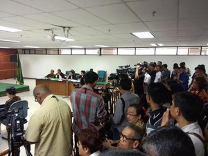 Padatnya Pengunjung Sidang Kesaksian Sri Mulyani, Banyak yang Berdiri