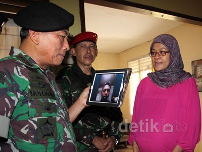 Panglima TNI Beri Santunan ke Istri Anggota Kopassus