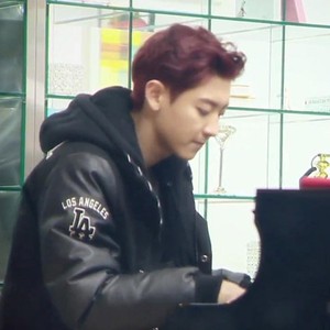 Chanyeol EXO Main Piano di Teaser Roommate