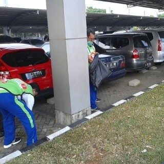 Dahlan Geleng-geleng Bersihkan Sampah di Bandara Soetta, Kenapa?