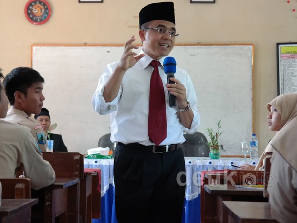 Bupati Banyuwangi Mengajar di Hari Pendidikan
