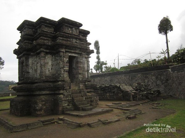 wisata dieng candi gatotkaca