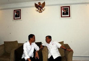 Sama-sama Berbaju Putih Jokowi Bertemu JK, Sinyal Kuat Bakal Duet?