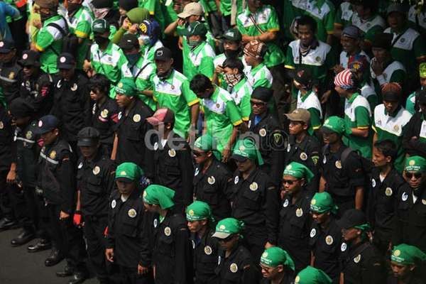 Buruh Minta TV LED Hingga Uang Bioskop, Sofjan Wanandi: Tak Masuk Akal