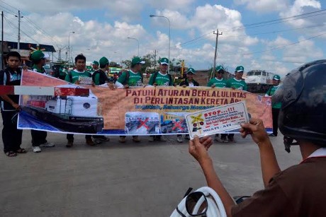 PT KAI Akan Tutup Ratusan Perlintasan Sebidang yang Tidak Resmi di Daop IV PT KAI Akan Tutup Ratusan Perlintasan Sebidang yang Tidak Resmi di Daop IV