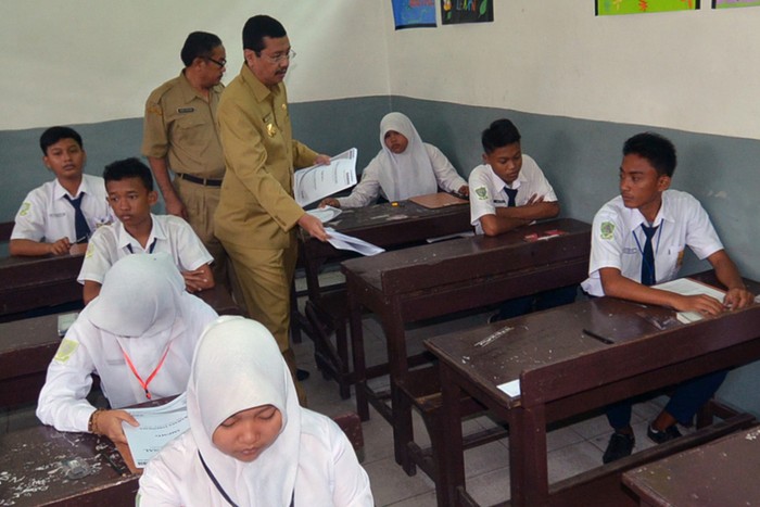 UN SMP Hari Pertama Membingungkan, Ada Pelajar yang Sampai Menangis