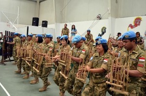 Serunya Anggota TNI Main Angklung yang Pukau Tentara Negara Lain di Lebanon