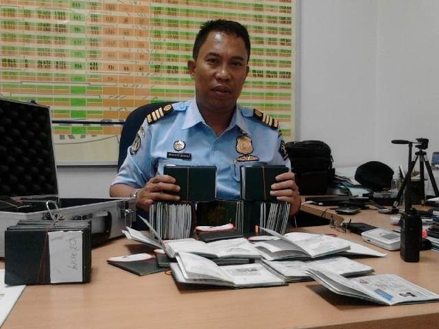 Ratusan TKI Tepergok Pakai Paspor Berstempel Palsu di Batam