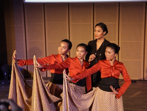 Minim Sumber Riset, Monolog Inggit Ditafsir Ulang dari Novel Ramadhan KH