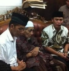 Antara Prabowo atau Jokowi, Siapa yang Dapat Restu Mbah Mun?