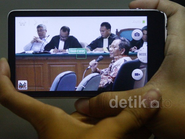 Mahfud MD Bersaksi untuk Akil Mochtar