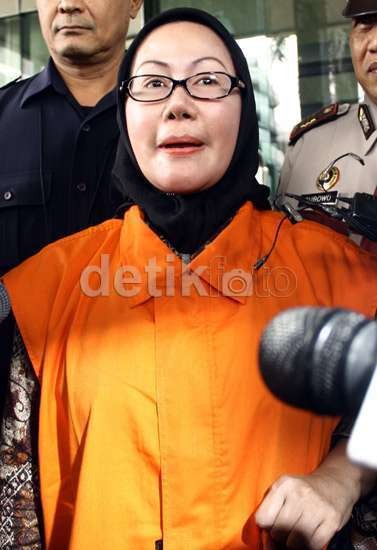 Berstatus Terdakwa, Ratu Atut Tunggu Surat Penonaktifan