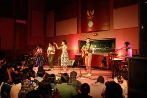 Ketika White Shoes and the Couples Company Merilis Vinil di Lokananta