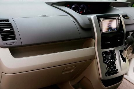 Menjajal Toyota NAV1 di Jalanan Ibukota