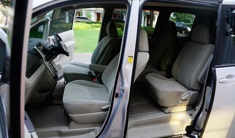Menjajal Toyota NAV1 di Jalanan Ibukota