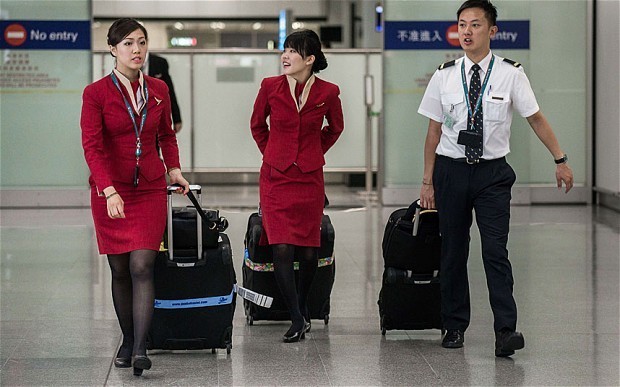 Terlalu Seksi, Pramugari Cathay Pacific Minta Ganti Seragam