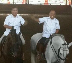 Ical dan Sesepuh Golkar Berebut Cinta Prabowo