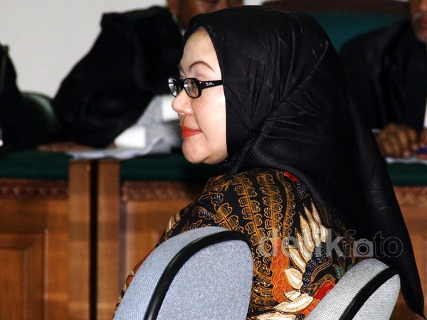 Sidang Perdana Ratu Atut Chosiyah