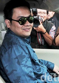 E Mengaku Diperkosa, Ini Pembelaan Farhat Abbas di Twitter