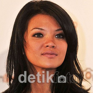 Ingin Segera Cerai, Farah Quinn Tak Hadir di Persidangan