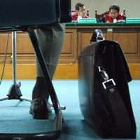 Boediono Akan Bersaksi, Pengadilan Minta KPK Siapkan AC